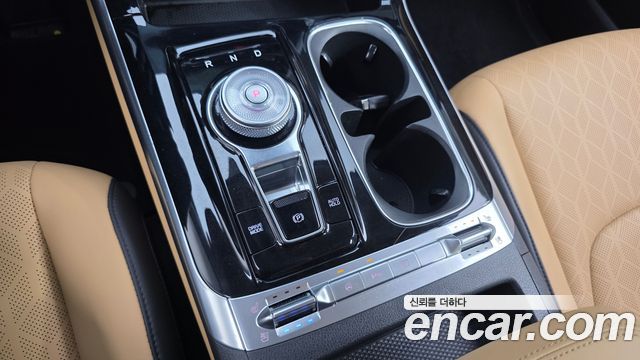 Kia Canival 2023 — photo 9