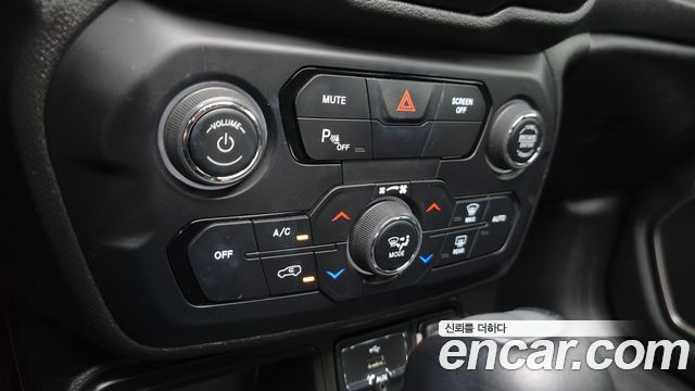Jeep Renegade 2021 — photo 17