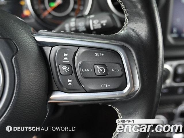 Jeep Wrangler 2021 — photo 18