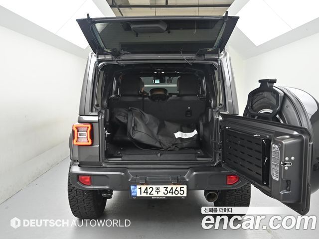 Jeep Wrangler 2021 — photo 20