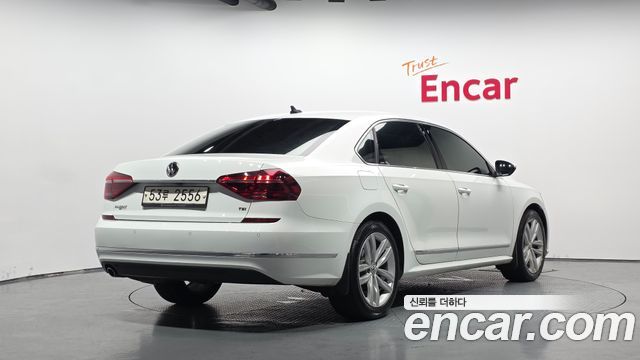 Volkswagen Passat 2018 — photo 2
