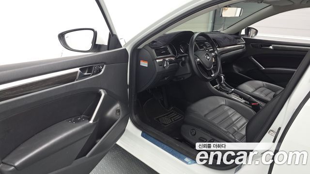 Volkswagen Passat 2018 — photo 10