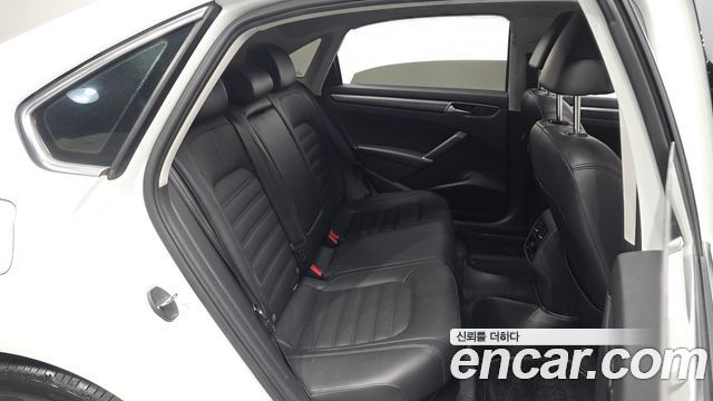 Volkswagen Passat 2018 — photo 11