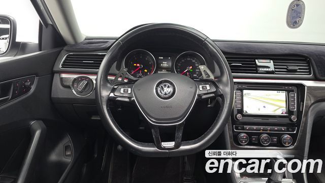 Volkswagen Passat 2018 — photo 12