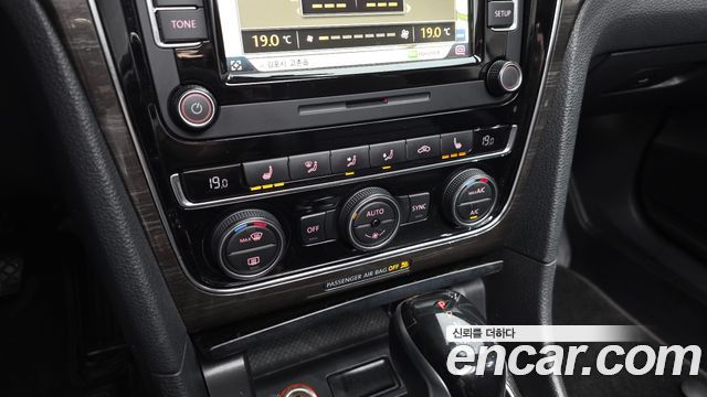 Volkswagen Passat 2018 — photo 17
