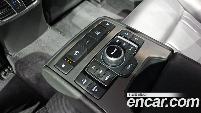 Hyundai Genesis 2016 — photo 18
