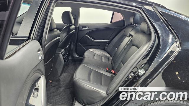 Kia K5 2015 — photo 11