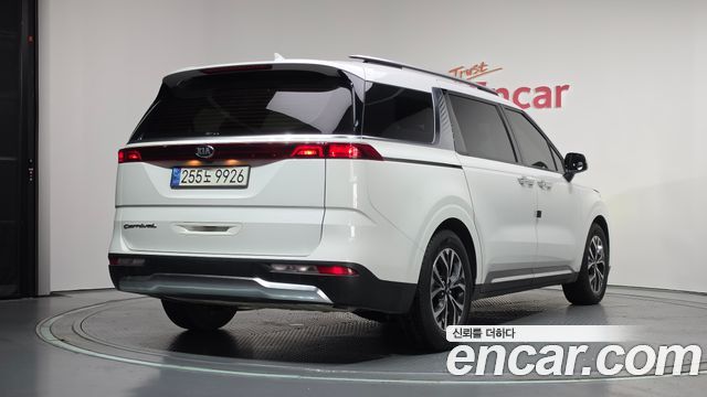 Kia Canival 2021 — photo 2