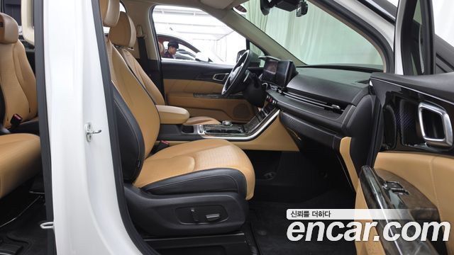 Kia Canival 2021 — photo 11