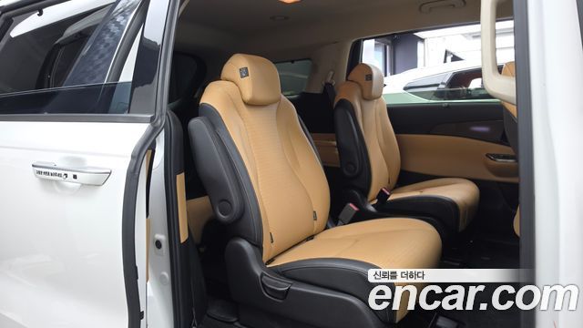 Kia Canival 2021 — photo 12