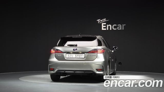 Lexus CT200h 2017 — photo 4