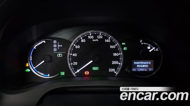 Lexus CT200h 2017 — photo 8
