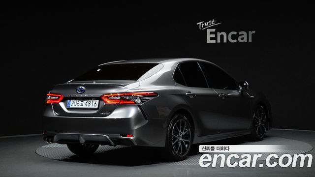 Toyota Camry 2024 — photo 2