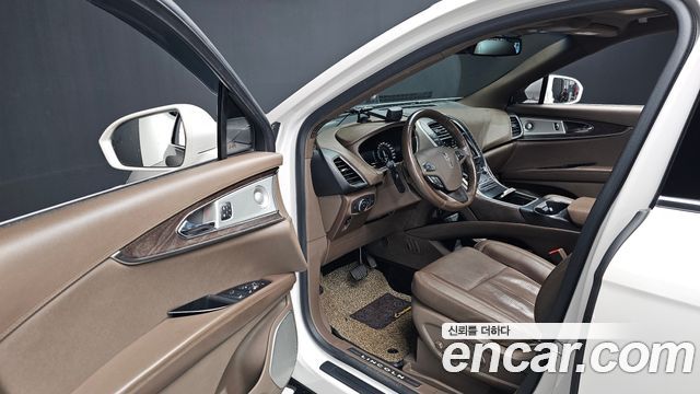 Lincoln MKX 2018 — photo 13