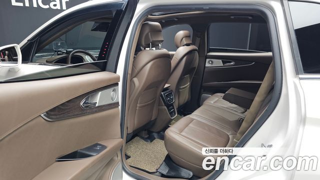 Lincoln MKX 2018 — photo 18