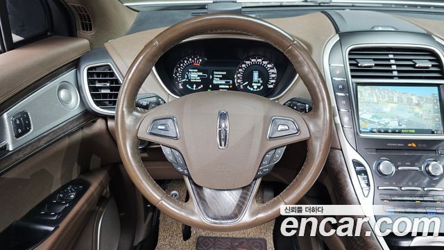 Lincoln MKX 2018 — photo 19