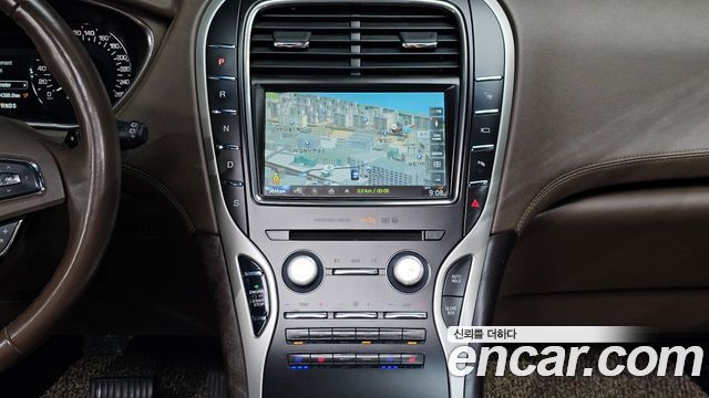 Lincoln MKX 2018 — photo 23