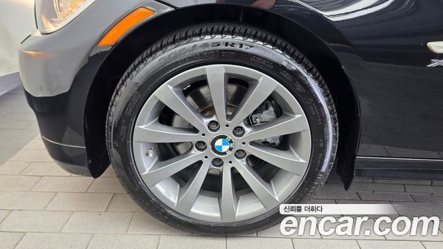 BMW 3-Series 2011 — photo 5