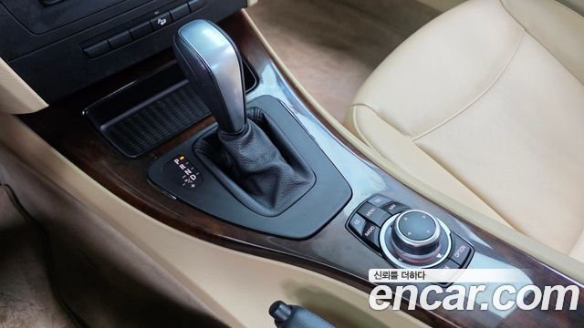 BMW 3-Series 2011 — photo 9