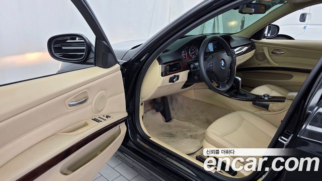 BMW 3-Series 2011 — photo 10