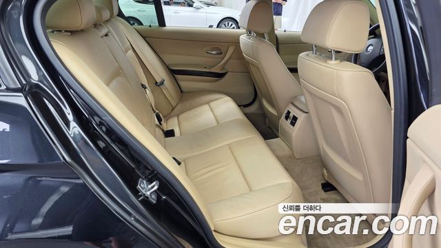 BMW 3-Series 2011 — photo 11