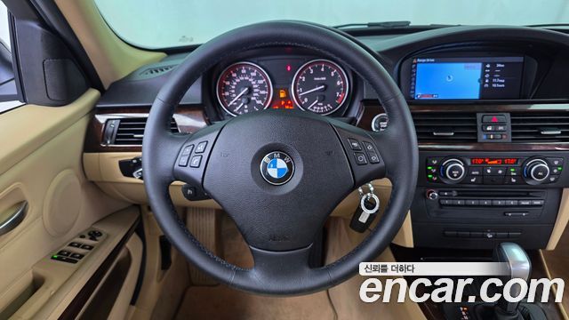 BMW 3-Series 2011 — photo 13