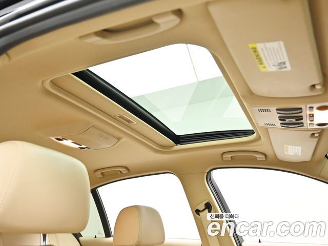 BMW 3-Series 2011 — photo 19
