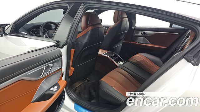 BMW 8-Series 2025 — photo 11