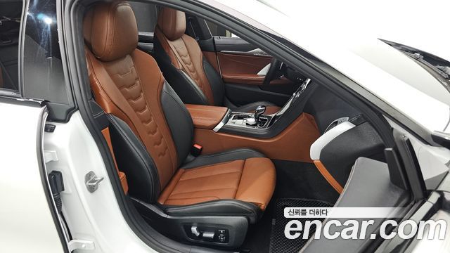 BMW 8-Series 2025 — photo 12