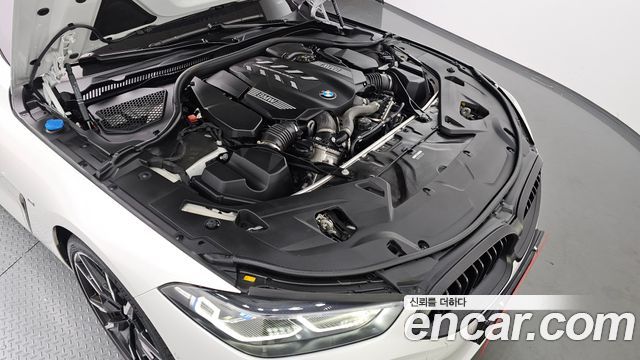 BMW 8-Series 2025 — photo 16
