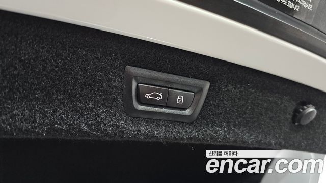 BMW 8-Series 2025 — photo 19