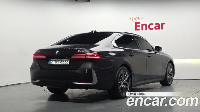 BMW 5-Series 2025 — photo 2