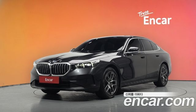 BMW 5-Series 2025 — photo 1