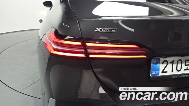 BMW 5-Series 2025 — photo 9