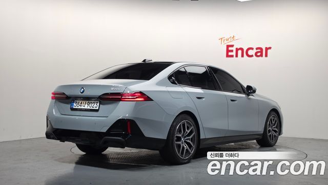 BMW 5-Series 2026 — photo 2
