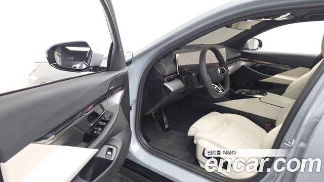 BMW 5-Series 2026 — photo 13