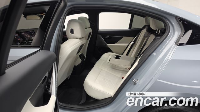 BMW 5-Series 2026 — photo 16