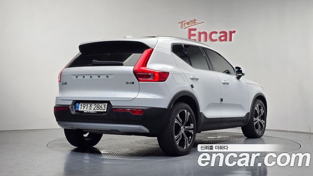 Volvo XC40 2021 — photo 2