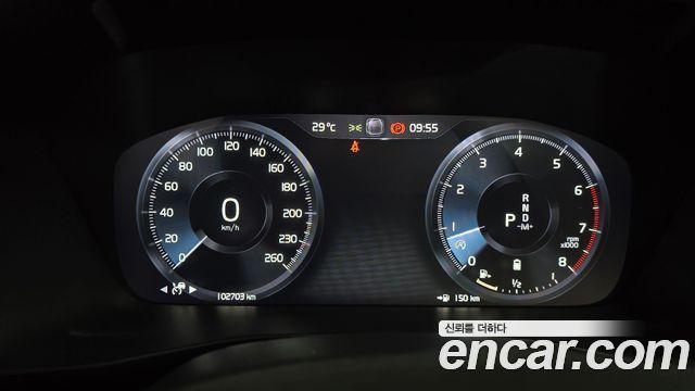 Volvo XC40 2021 — photo 11