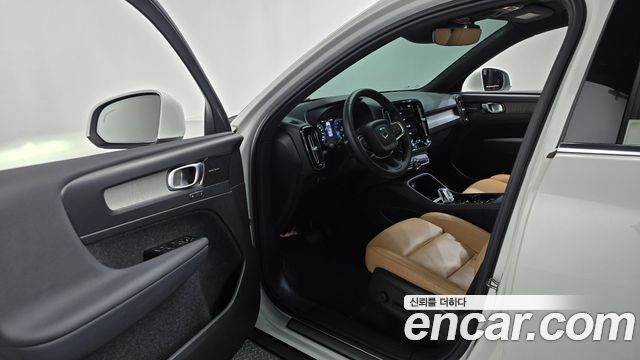 Volvo XC40 2021 — photo 13