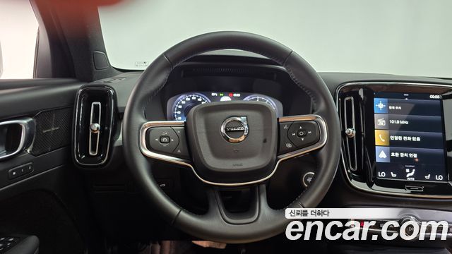 Volvo XC40 2021 — photo 18