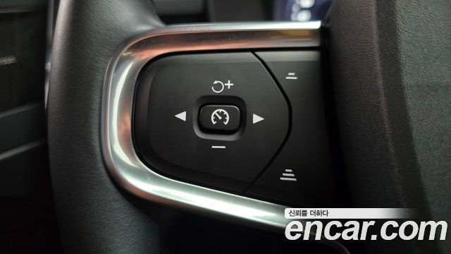 Volvo XC40 2021 — photo 21