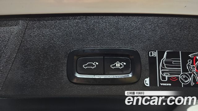 Volvo XC40 2021 — photo 22