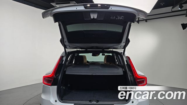 Volvo XC40 2021 — photo 23
