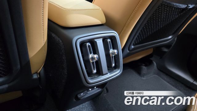 Volvo XC40 2021 — photo 24