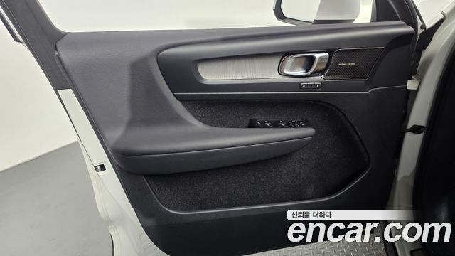 Volvo XC40 2021 — photo 14