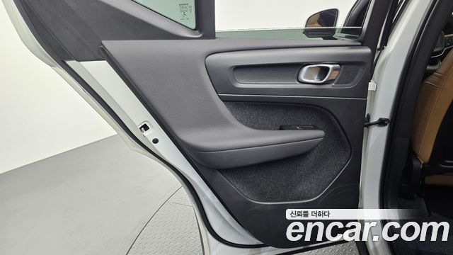 Volvo XC40 2021 — photo 15