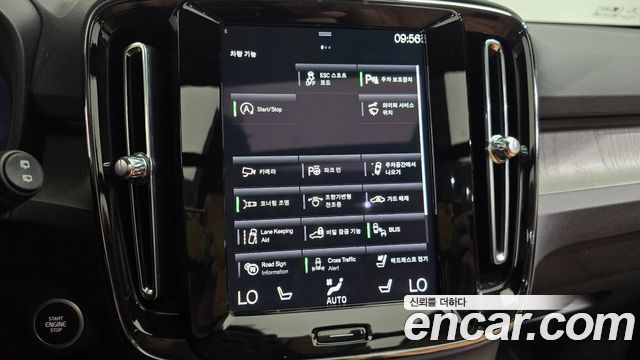 Volvo XC40 2021 — photo 27