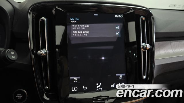 Volvo XC40 2021 — photo 28