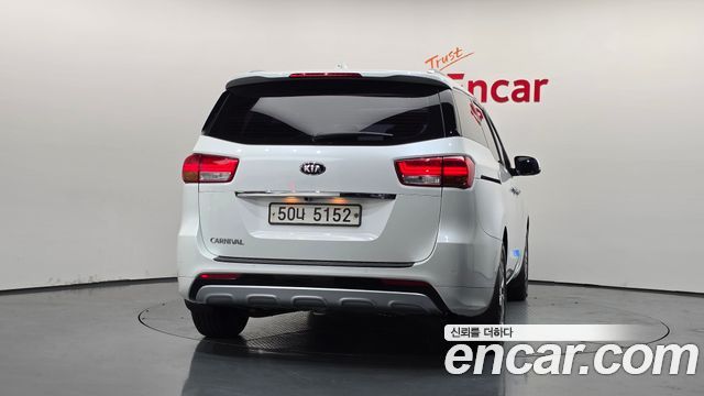 Kia Canival 2018 — photo 4
